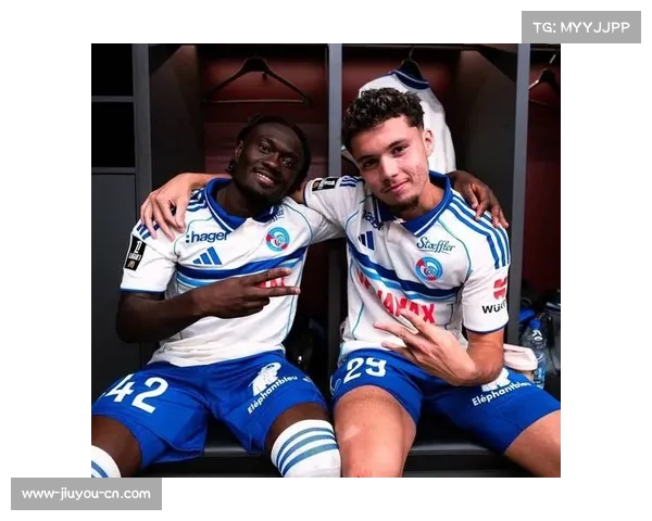 斯特拉斯堡主场数据：10个主场6胜2平2负背景